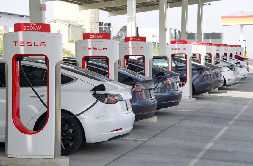  Tesla Launches Over-the-Air Update Enabling Full Self-Parking in Urban Environments