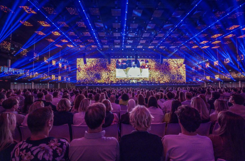  “Are You Here?” What Gurudev, a Meditation Master Told the World’s Biggest Dance Festival